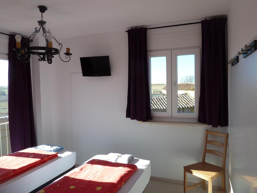 Hostal Moratinos Exterior photo