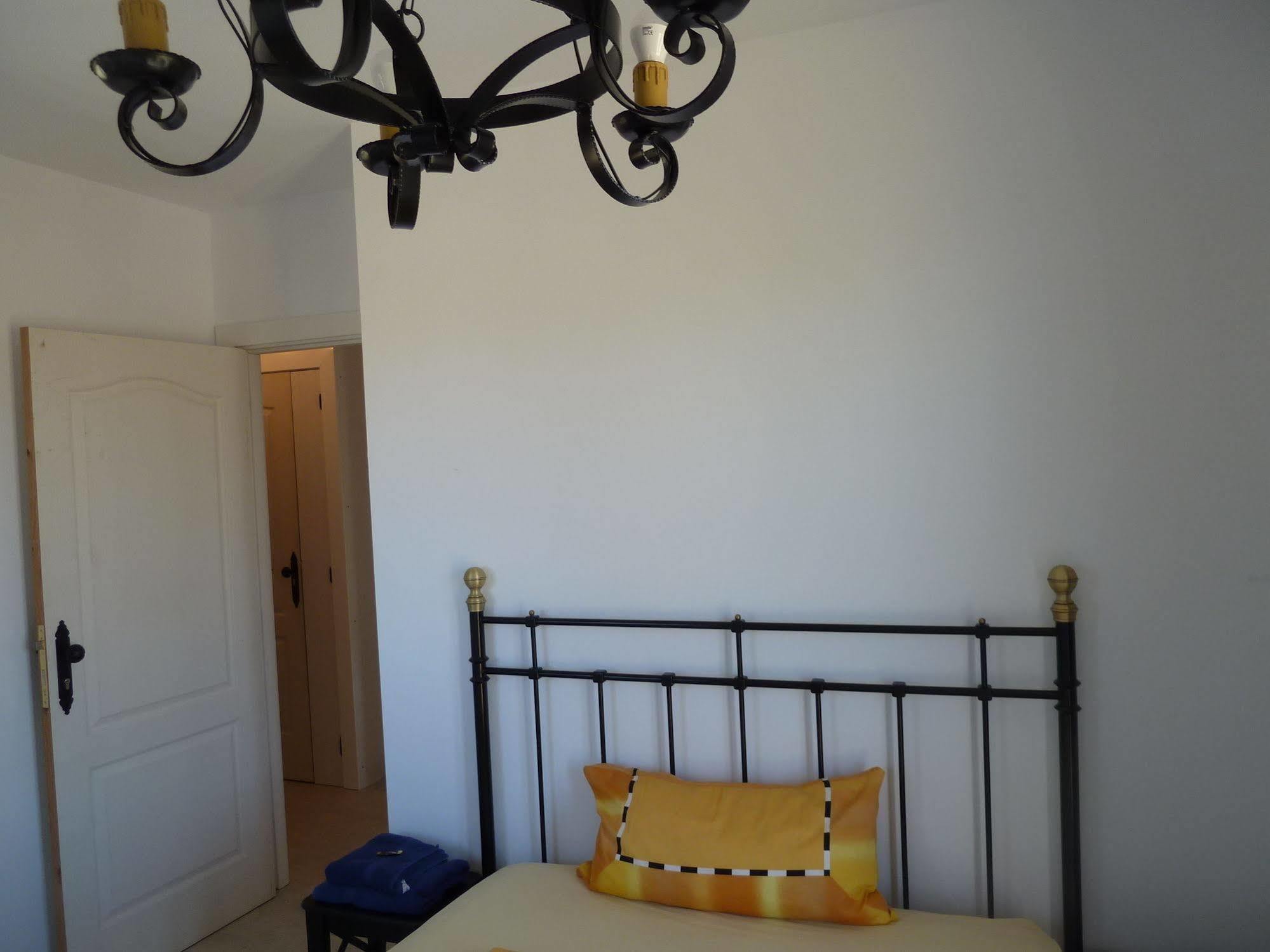 Hostal Moratinos Exterior photo